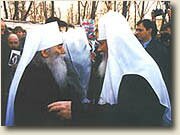 Meeting of the Patriarch AlexiusII at the entrance to the Alexander Nevsky Lavra. April 4, 1996.